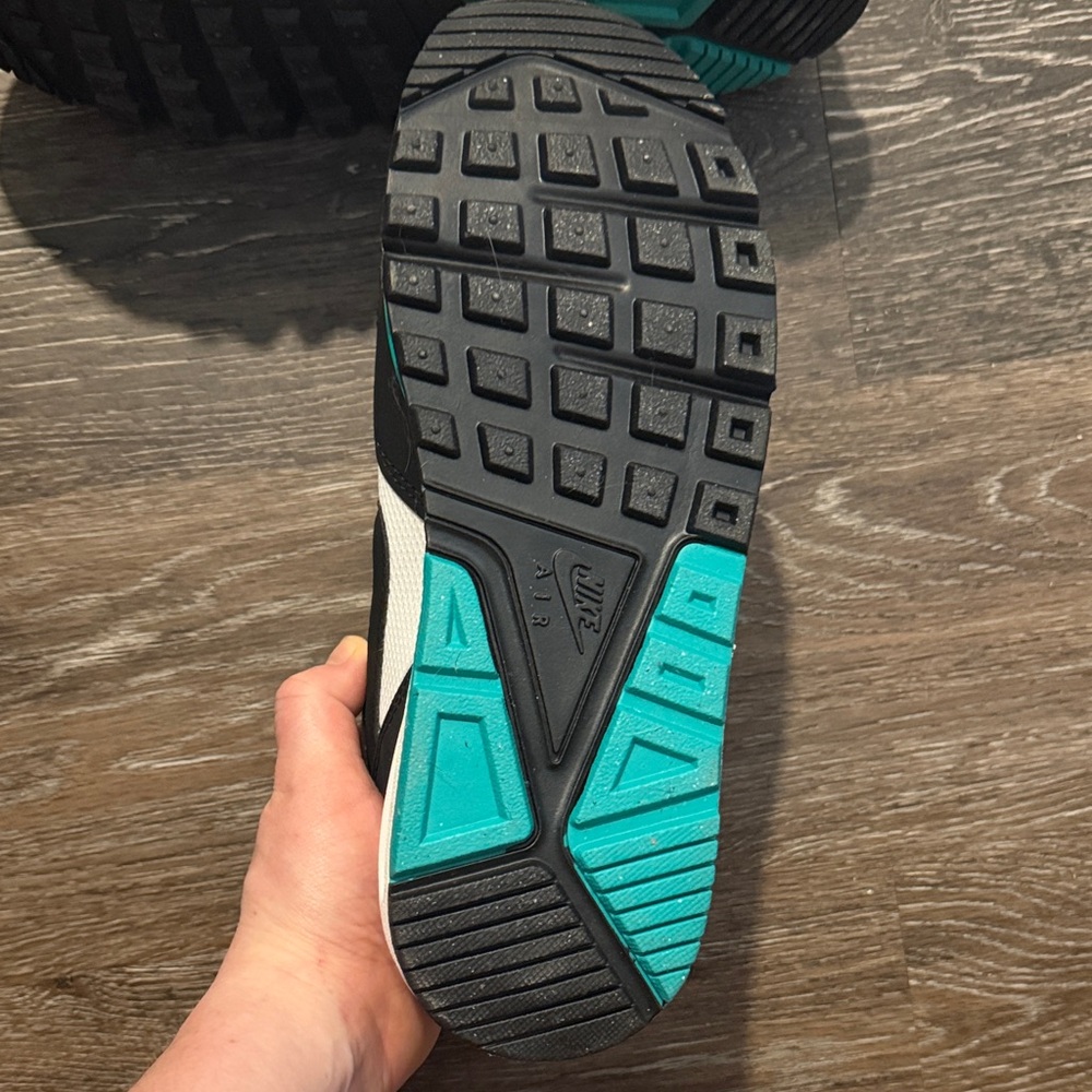 BNWOT Nike White, Black & Teal Retro Air Max Sneakers with Coral Accents - Picture 3 of 4